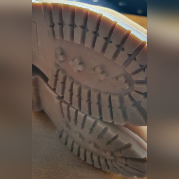 Mountain Gear tan ankle hi boots, size kids 6, like new condition, - Picture 3 of 16